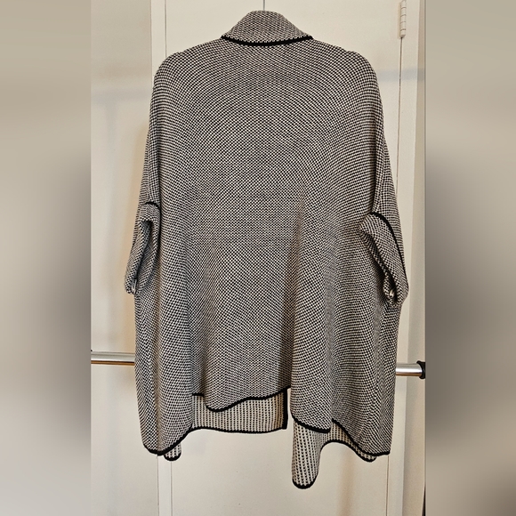 Cejon Women's Bird's Eye Riding Cape Poncho With Welt Pockets - Picture 4 of 9